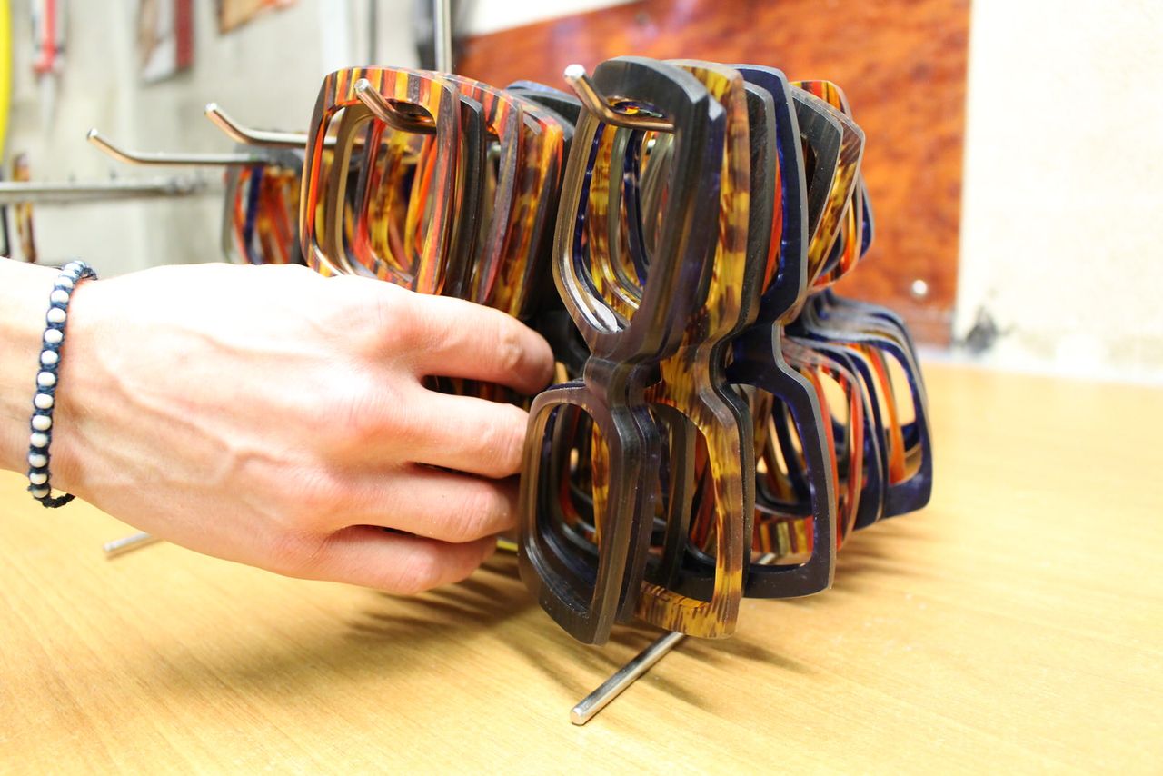 Acetate spectacle frames arranged by hand in the Cubo workshop
